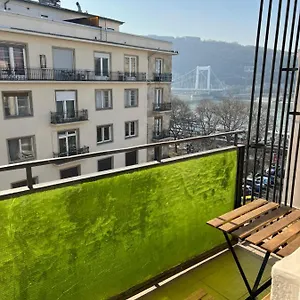  Apartment Downtown
